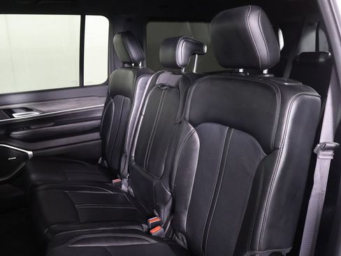 Used 2024 Jeep Wagoneer L Series III w/ Flexible Seating Group AWD/4WD image 34