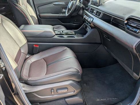 Used 2025 Honda Pilot Black Edition image 24