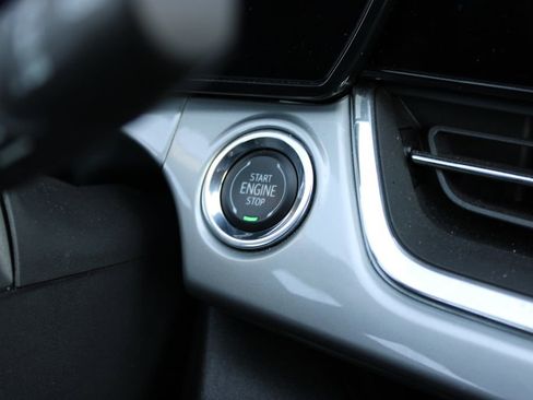 Used 2025 Chevrolet Trax LT image 21