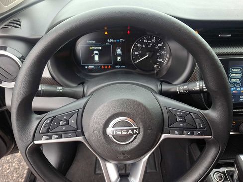 Used 2023 Nissan Kicks SV image 18