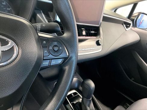 Used 2025 Toyota Corolla LE FWD image 23