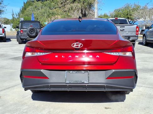 Used 2024 Hyundai Elantra SEL image 6