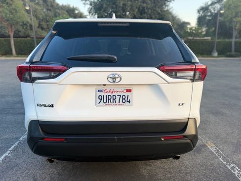 Used 2019 Toyota RAV4 LE w/ Carpet Mat Package FWD image 4