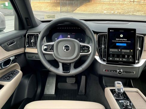 New 2026 Volvo XC90 B6 Plus w/ Protection Package Premier image 15