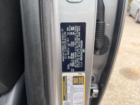 Used 2025 Kia Soul LX w/ LX Technology Package FWD image 24