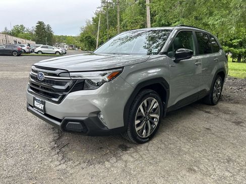 Certified 2025 Subaru Forester Touring w/ Touring Package AWD/4WD image 4