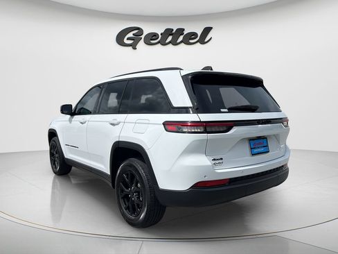 Used 2024 Jeep Grand Cherokee Altitude AWD/4WD image 7