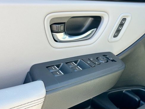 Used 2025 Honda Pilot EX-L image 17