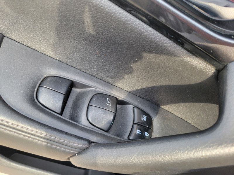 Used 2017 Nissan Rogue S FWD image 17