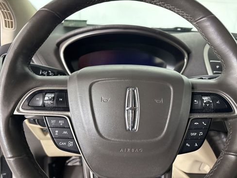 Used 2019 Lincoln Nautilus Reserve image 15
