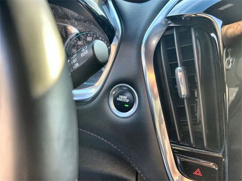 Used 2023 Chevrolet Traverse LT w/ Rear Camera Mirror Package image 16