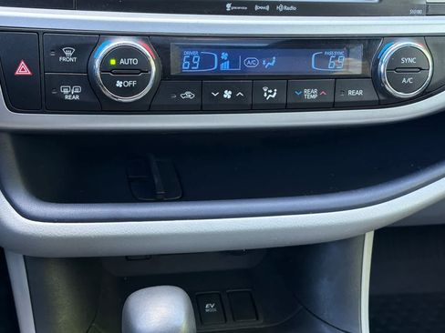 Used 2017 Toyota Highlander Limited AWD/4WD image 24