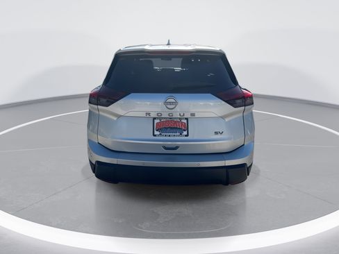 Used 2024 Nissan Rogue SV FWD image 5
