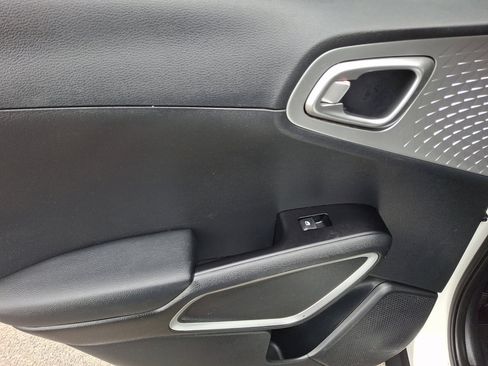 Used 2021 Kia Soul LX image 19