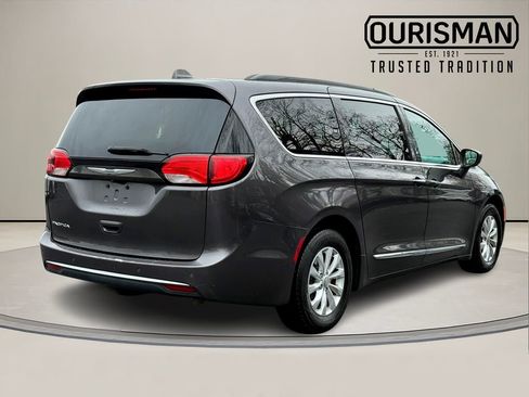 Used 2017 Chrysler Pacifica Touring-L image 5