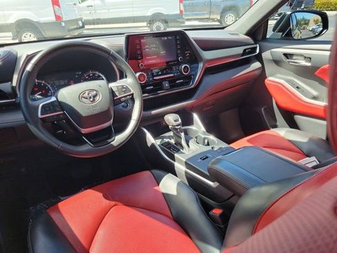 Used 2022 Toyota Highlander XSE image 12