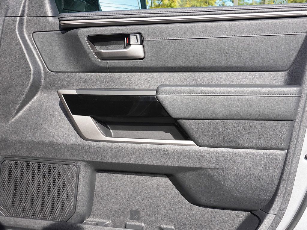 Used 2025 Toyota Tundra Limited AWD/4WD image 26