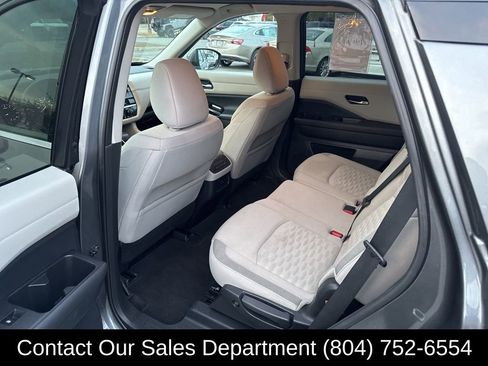 Used 2022 Nissan Pathfinder SV w/ SV Black Package image 12