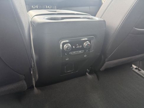 Used 2024 GMC Yukon AT4 w/ Technology Package AWD/4WD image 9