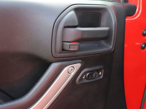 Used 2013 Jeep Wrangler Unlimited Sahara w/ Connectivity Group image 26