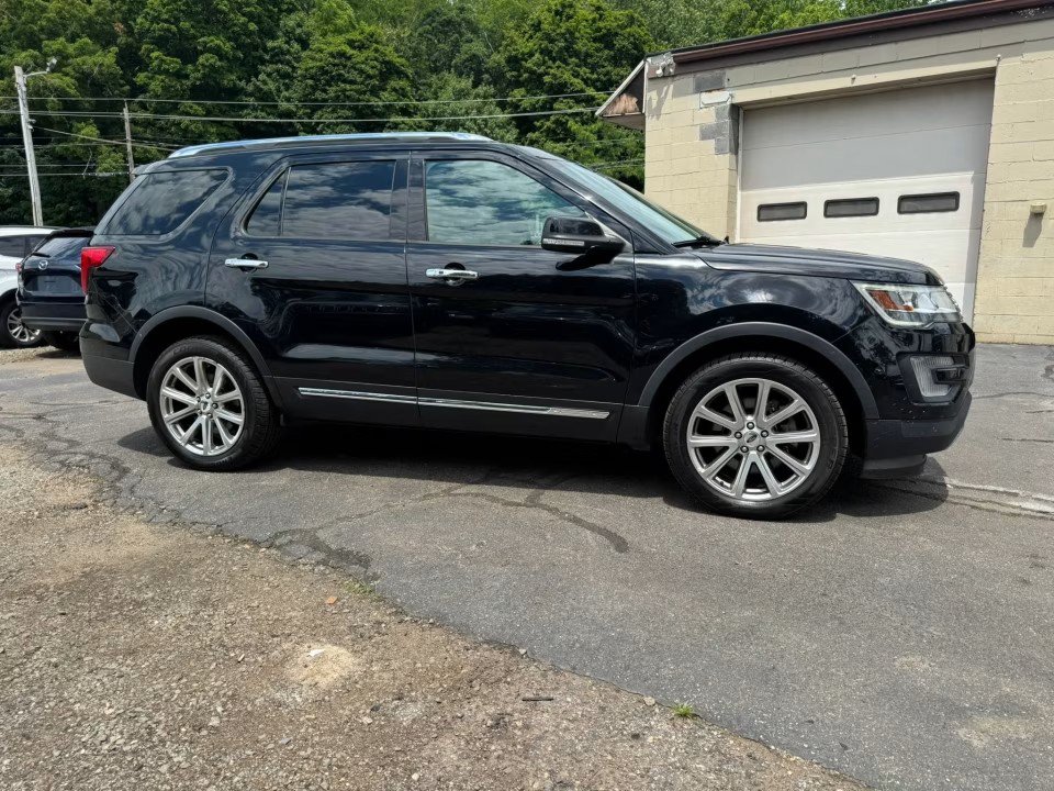 Used 2017 Ford Explorer Limited AWD/4WD image 6
