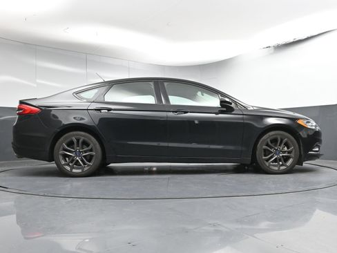 Used 2018 Ford Fusion SE w/ Equipment Group 201A image 25