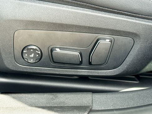 Used 2025 BMW 330i Sedan image 25