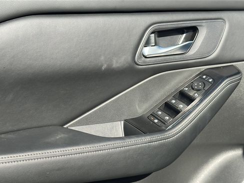 Certified 2025 Nissan Rogue SV image 16