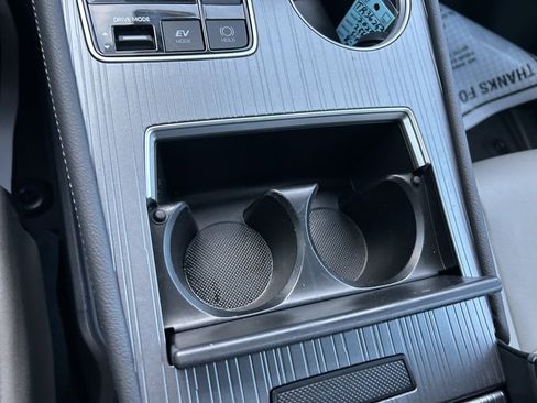 Used 2025 Toyota Sienna XLE image 21