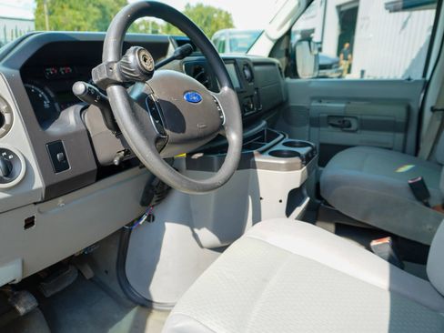 Used 2011 Ford E-350 and Econoline 350 XLT image 15