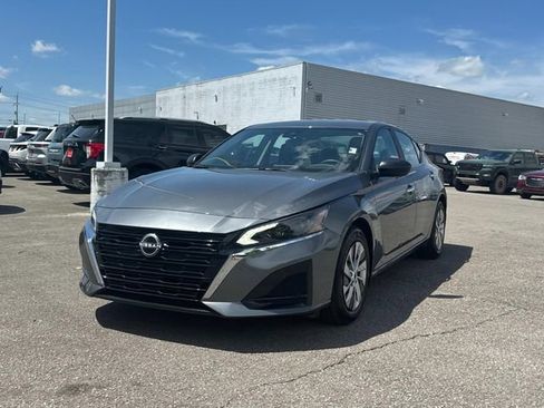 Used 2025 Nissan Altima 2.5 S FWD image 9