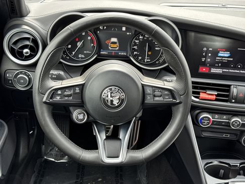 Used 2023 Alfa Romeo Giulia Veloce image 24