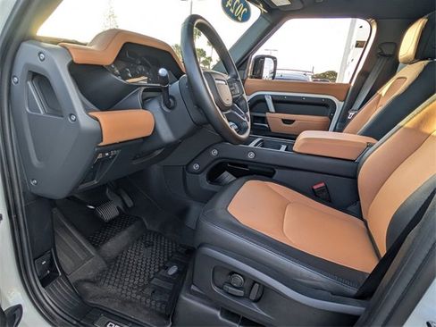 Used 2024 Land Rover Defender 110 X-Dynamic SE image 6