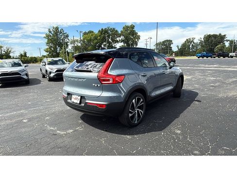 Used 2022 Volvo XC40 T5 R-Design w/ Advanced Package AWD/4WD image 9