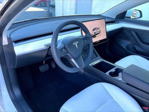 Used 2023 Tesla Model 3 Standard Range RWD image 5