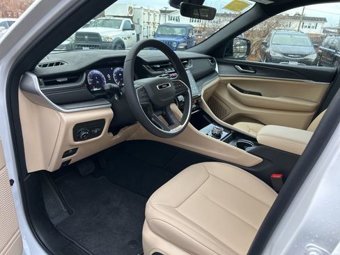 New 2025 Jeep Grand Cherokee Limited image 48