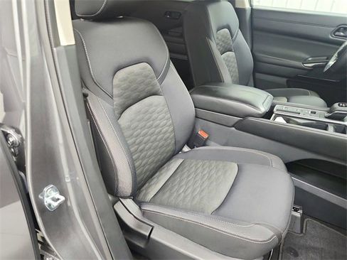 Used 2024 Nissan Pathfinder SV image 35