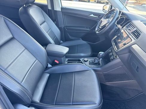 Certified 2021 Volkswagen Tiguan SE w/ Panoramic Sunroof Package image 33