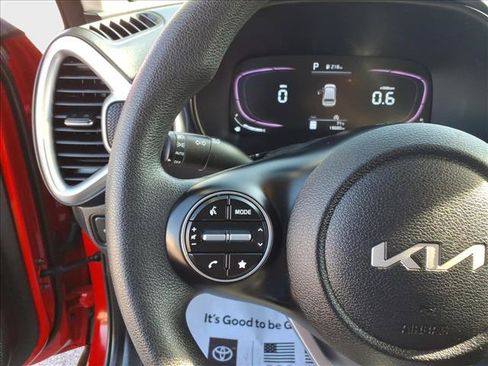 Used 2025 Kia Soul LX w/ LX Technology Package FWD image 23
