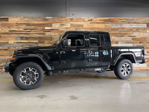 New 2026 Jeep Gladiator Sahara image 18