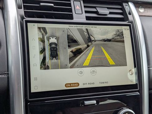 New 2026 Land Rover Discovery Dynamic SE image 14