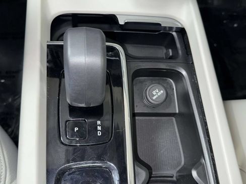 Used 2025 Volvo S60 B5 Plus AWD/4WD image 23