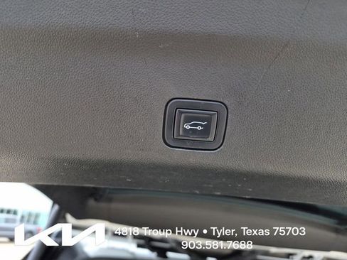 Used 2023 Chevrolet Tahoe Z71 AWD/4WD image 9