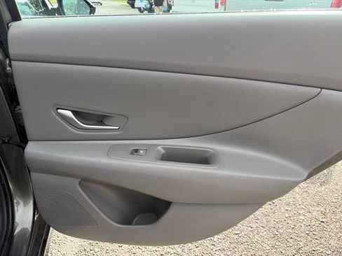 Used 2025 Hyundai Elantra SEL FWD image 18