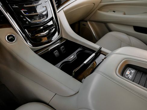 Used 2019 Cadillac Escalade ESV Premium Luxury image 25