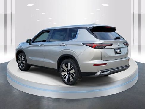 New 2026 Mitsubishi Outlander SE image 4