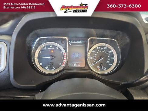 Used 2017 Nissan Titan SV image 13