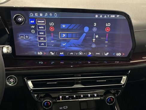 New 2026 Chevrolet Traverse Z71 w/ Driver Confidence Package AWD/4WD image 52