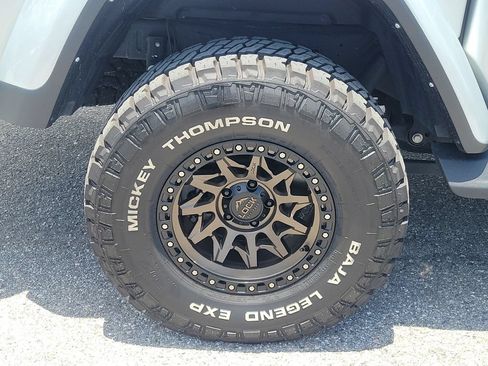 Used 2023 Jeep Gladiator Rubicon w/ LED Lighting Group AWD/4WD image 7
