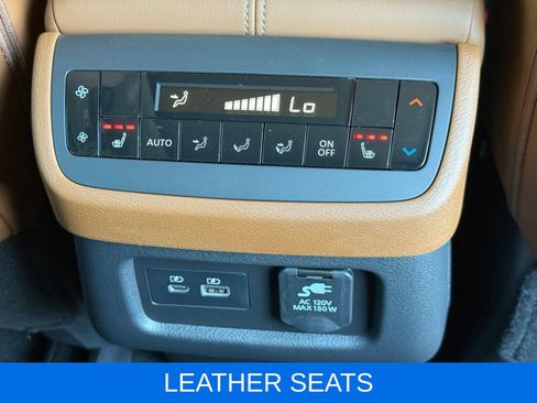 Used 2025 Nissan Pathfinder Platinum AWD/4WD image 21